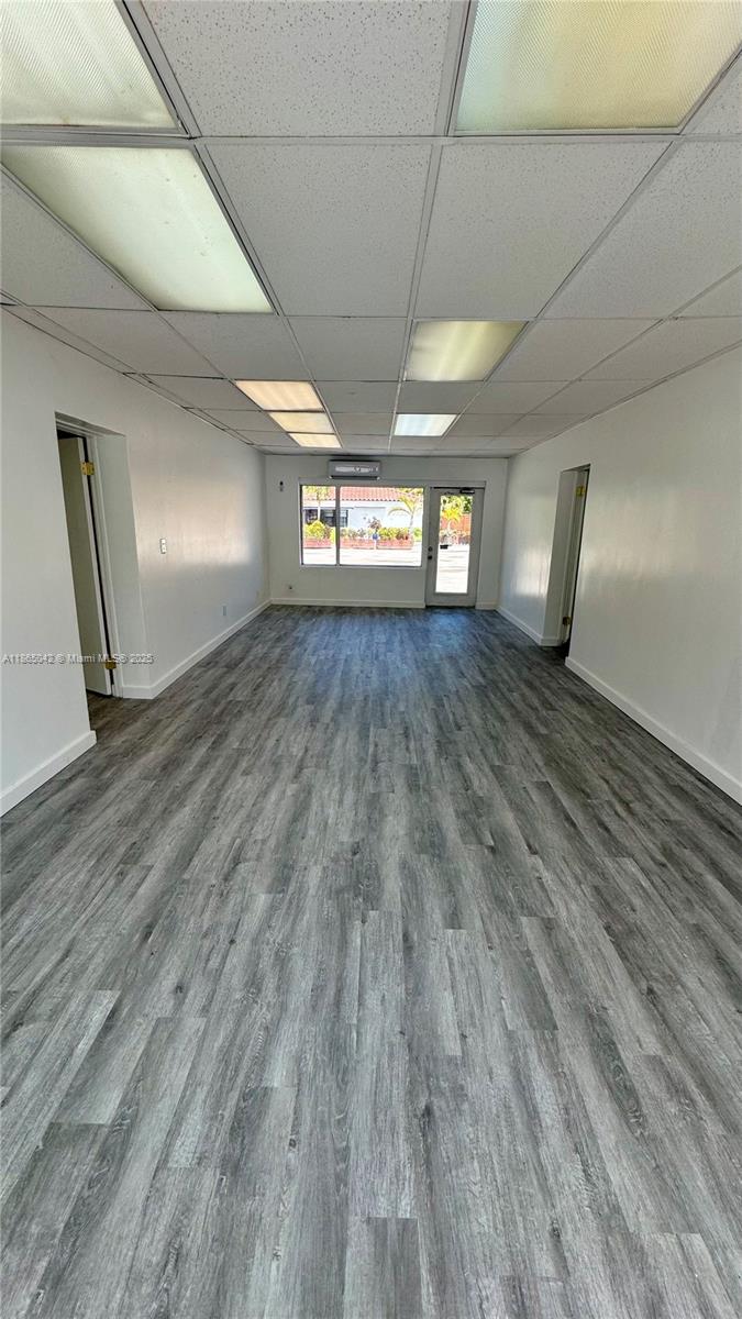  /   кв.футов $ 2025-09-24 0 Фото