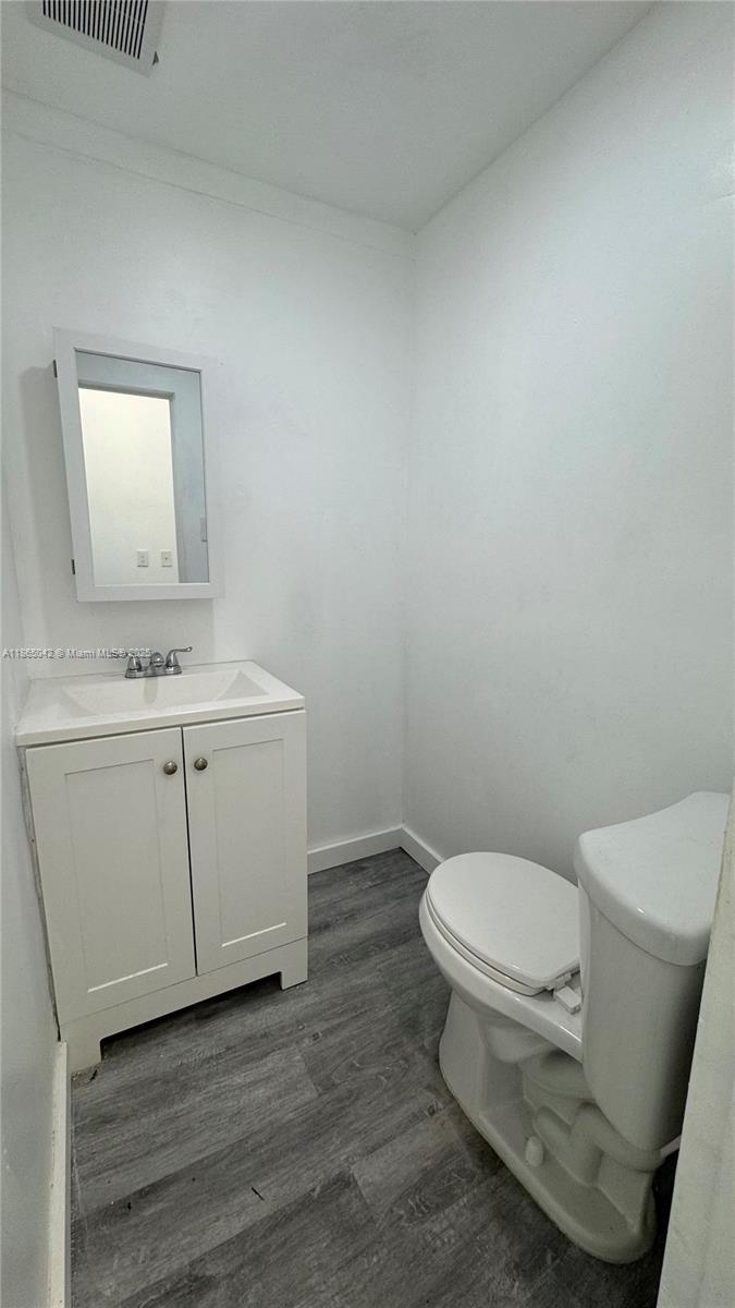   /   кв.футов $ 2025-09-24 0 Фото