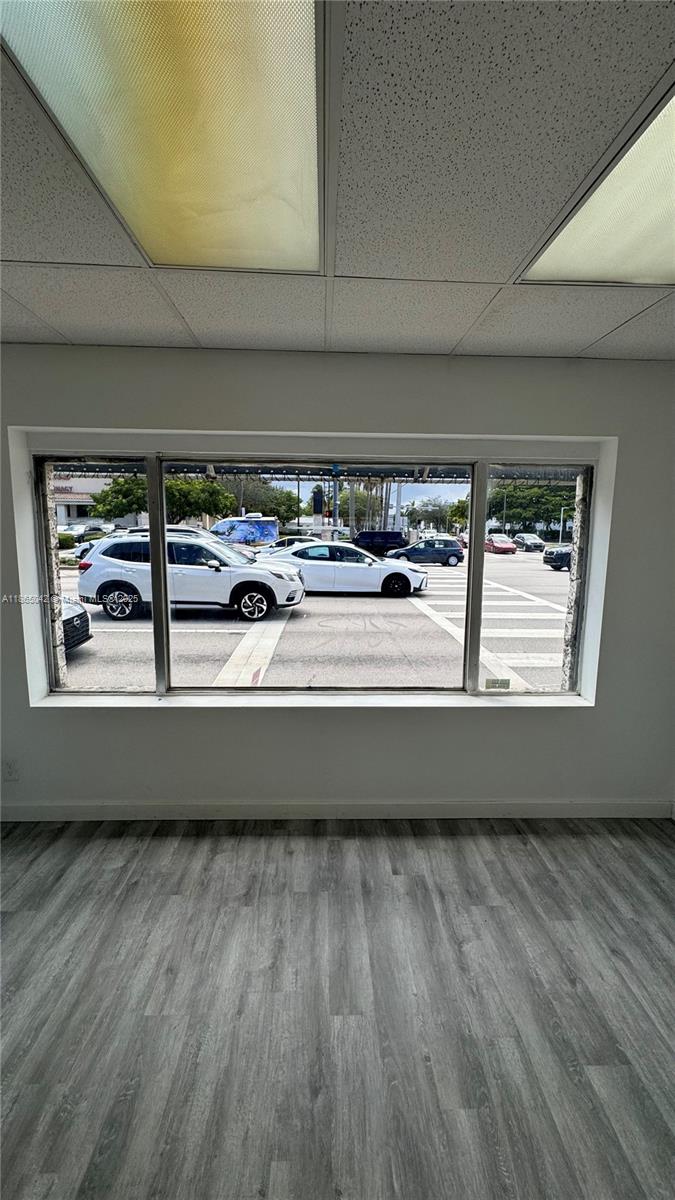   /   кв.футов $ 2025-09-24 0 Фото