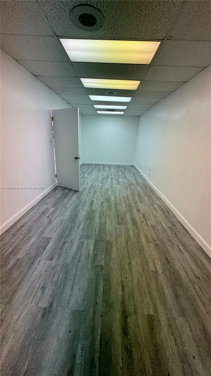  /   кв.футов $ 2025-09-24 0 Фото