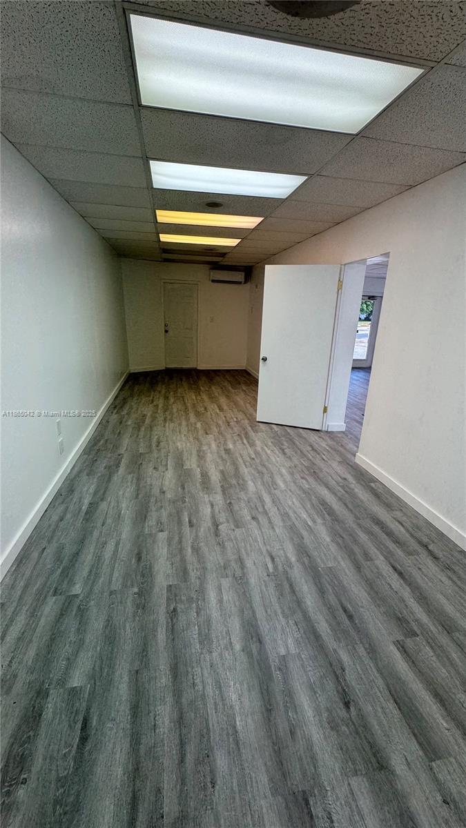   /   кв.футов $ 2025-09-24 0 Фото