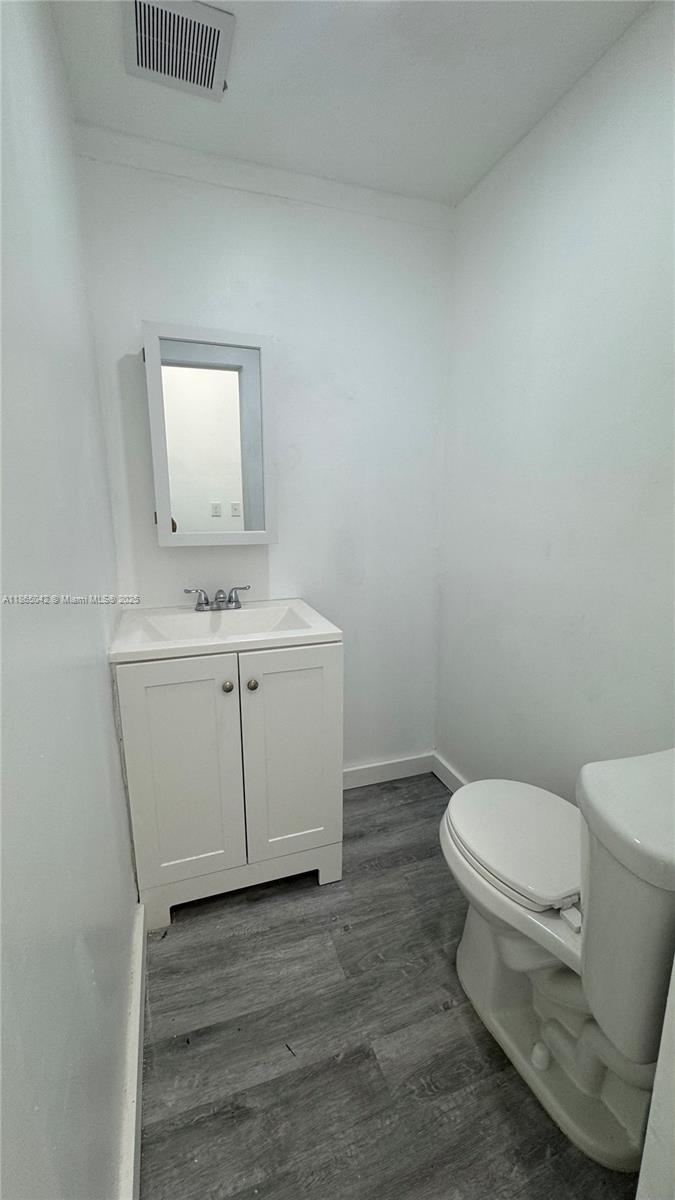   /   кв.футов $ 2025-09-24 0 Фото