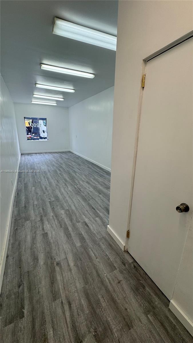   /   кв.футов $ 2025-09-24 0 Фото