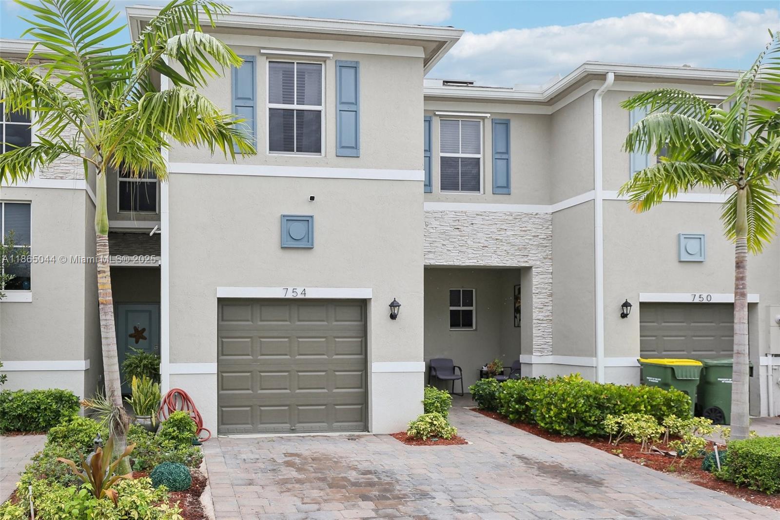 See details 754 3 / 3 1712 sq. ft. $ 2025-08-25 0 Photo
