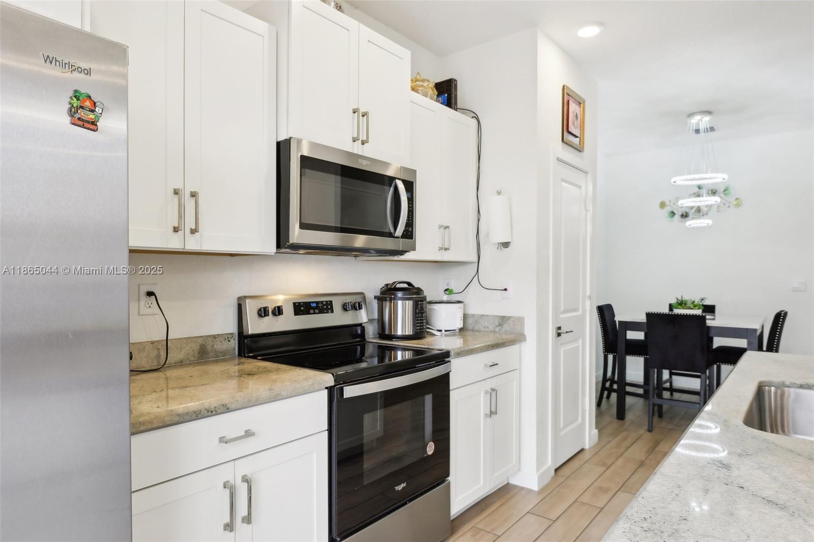 See details 754 3 / 3 1712 sq. ft. $ 2025-08-25 0 Photo
