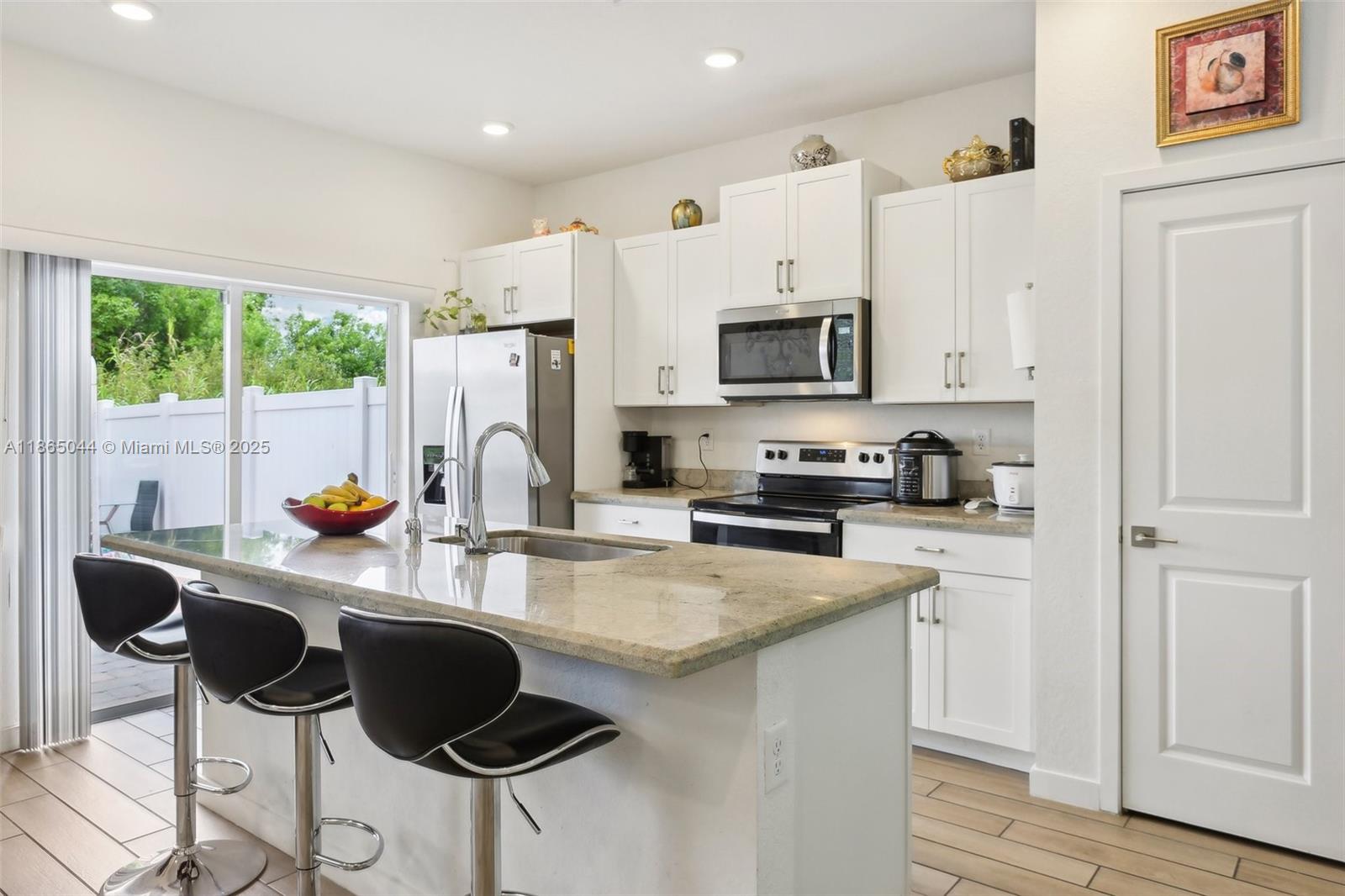 See details 754 3 / 3 1712 sq. ft. $ 2025-08-25 0 Photo