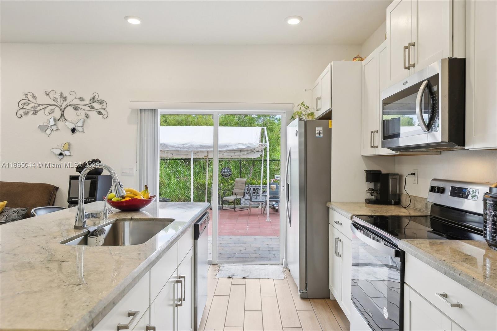 See details 754 3 / 3 1712 sq. ft. $ 2025-08-25 0 Photo