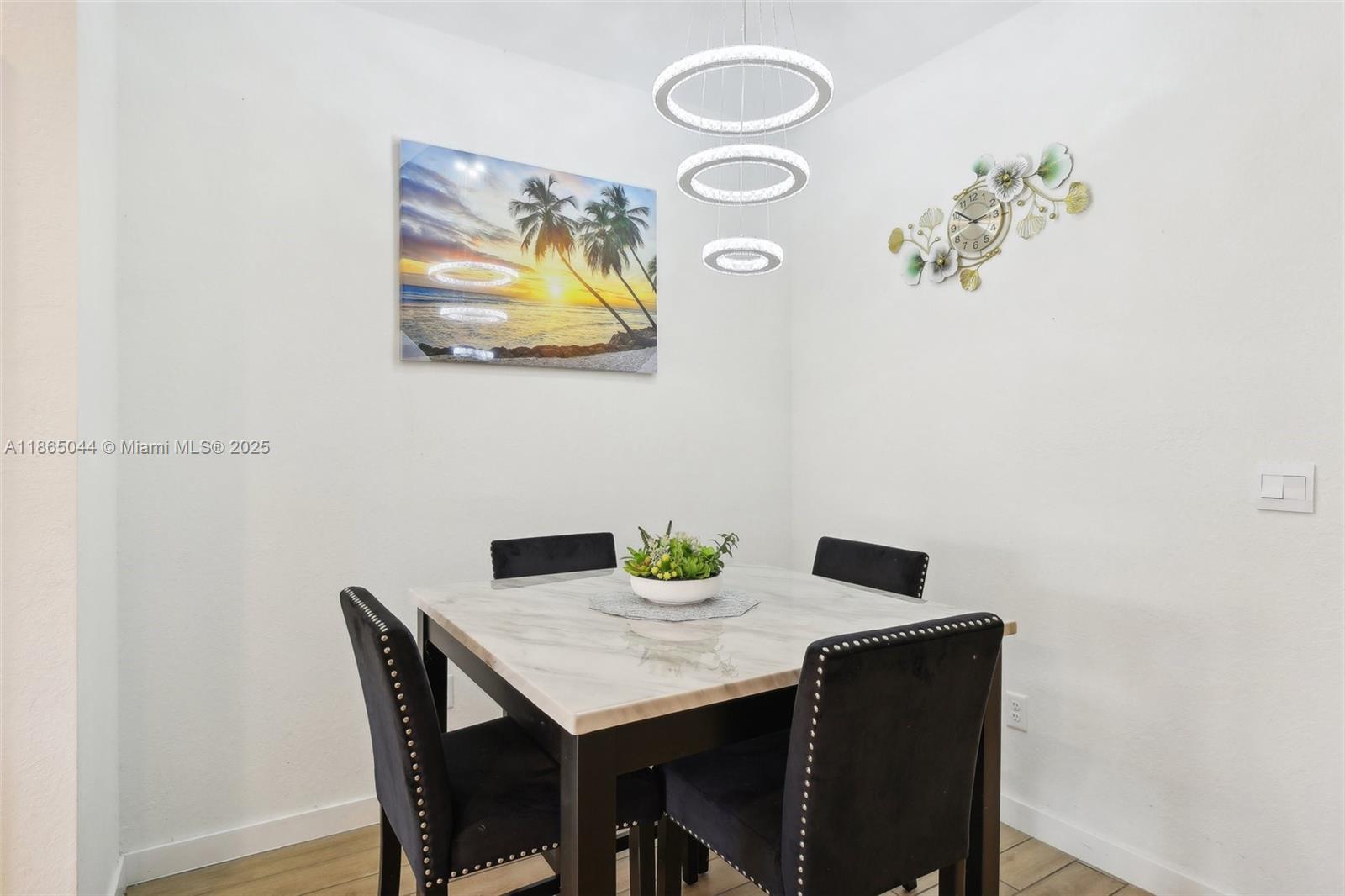 See details 754 3 / 3 1712 sq. ft. $ 2025-08-25 0 Photo