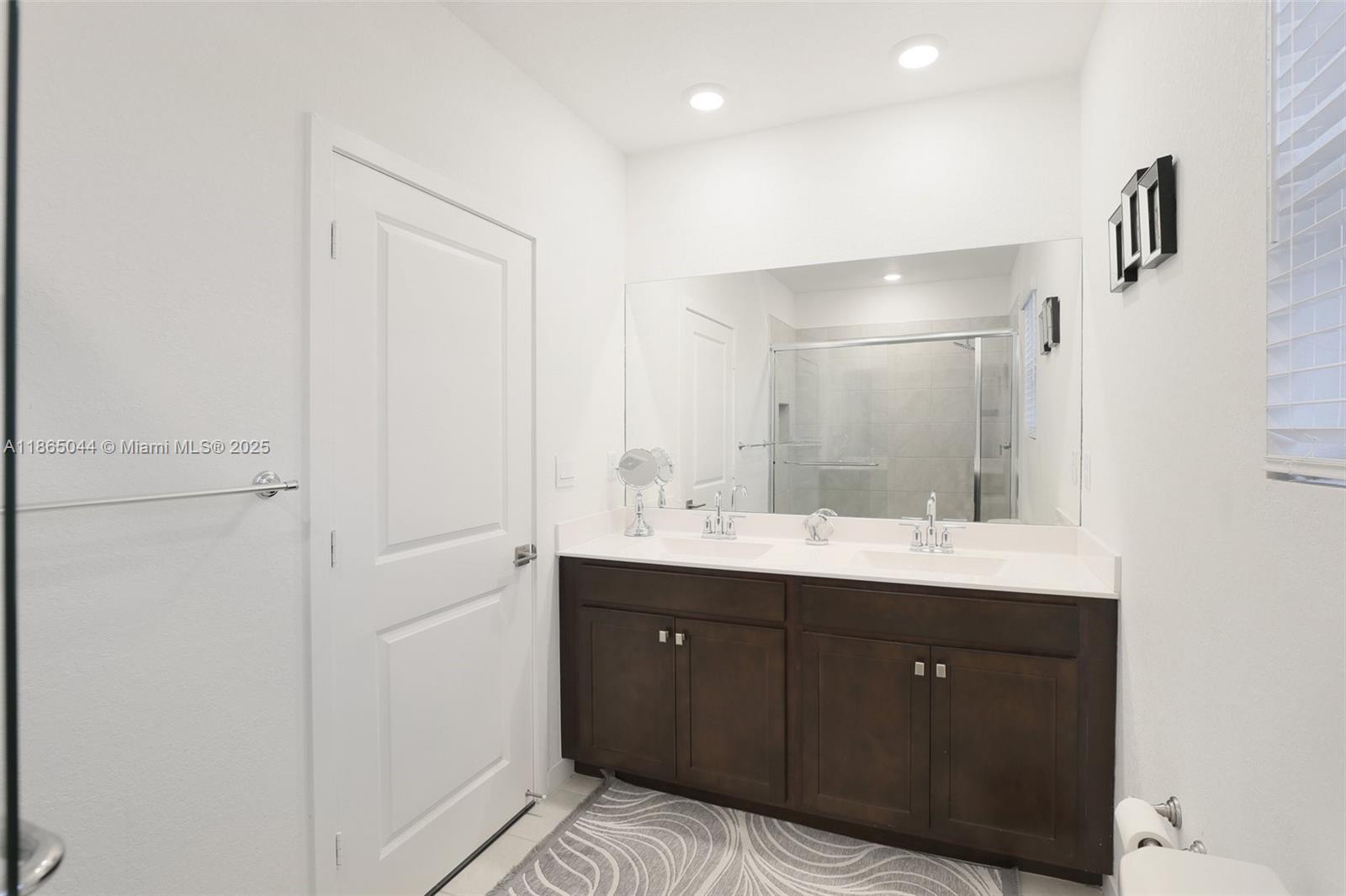 See details 754 3 / 3 1712 sq. ft. $ 2025-08-25 0 Photo