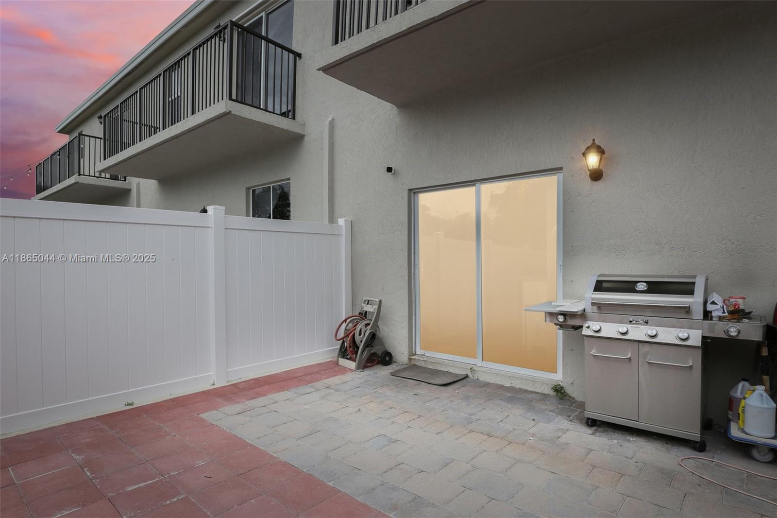See details 754 3 / 3 1712 sq. ft. $ 2025-08-25 0 Photo