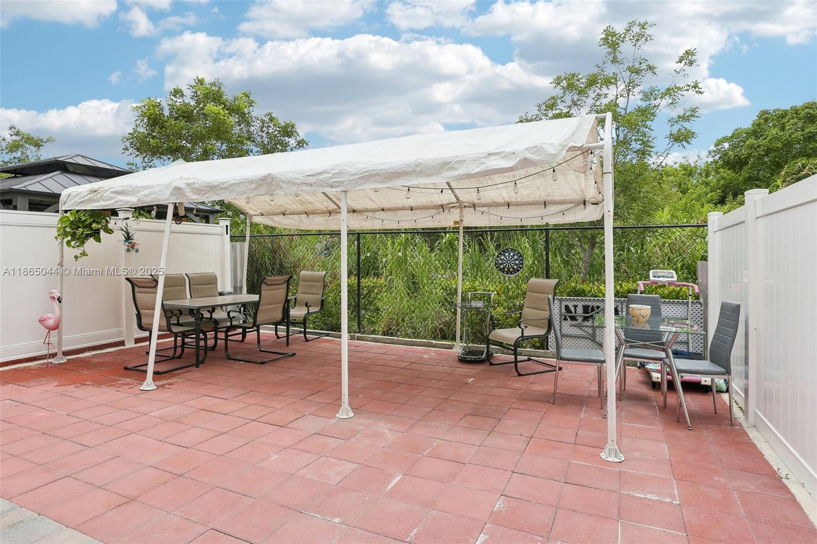 See details 754 3 / 3 1712 sq. ft. $ 2025-08-25 0 Photo