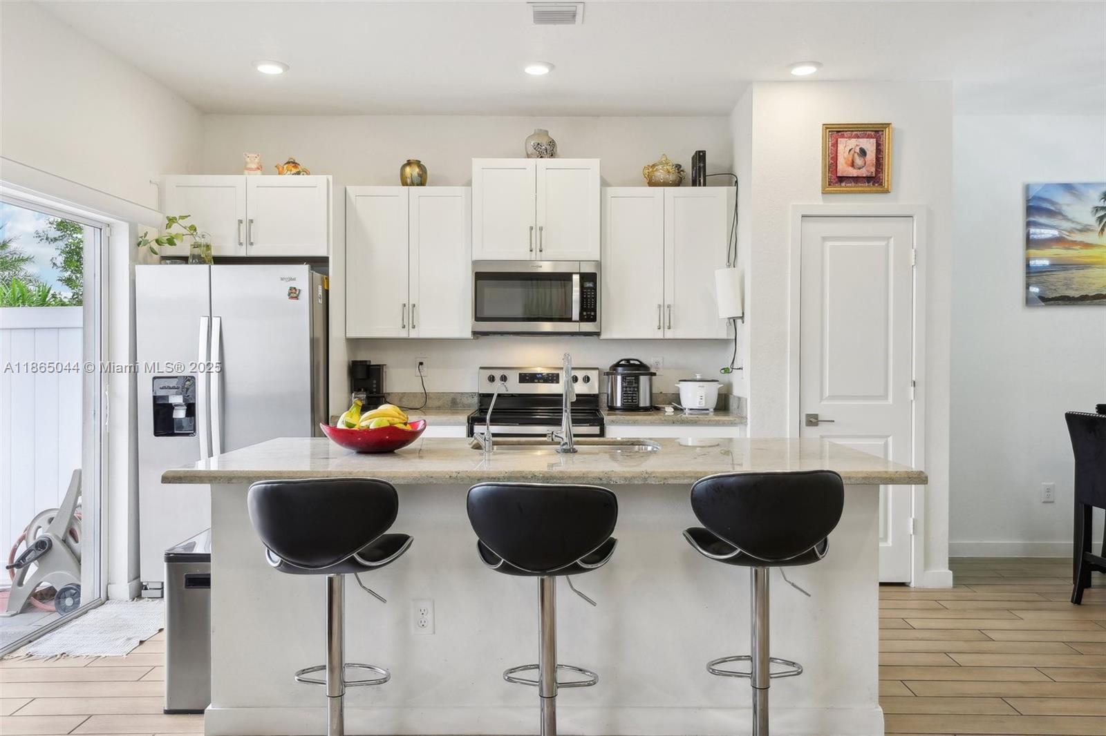See details 754 3 / 3 1712 sq. ft. $ 2025-08-25 0 Photo