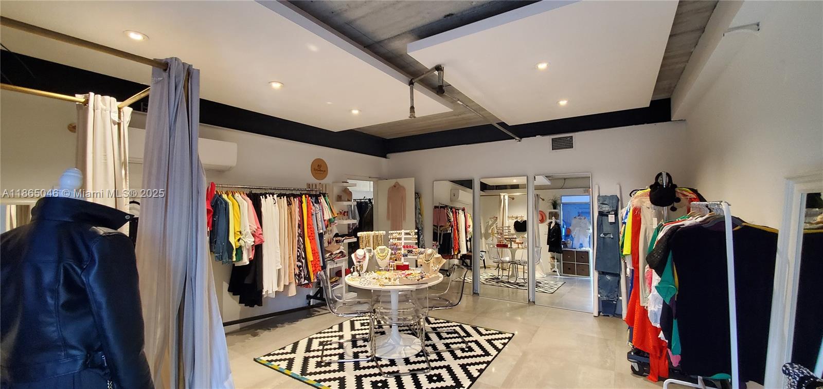 See details 416 / sq. ft. $ 2025-08-25 0 Photo