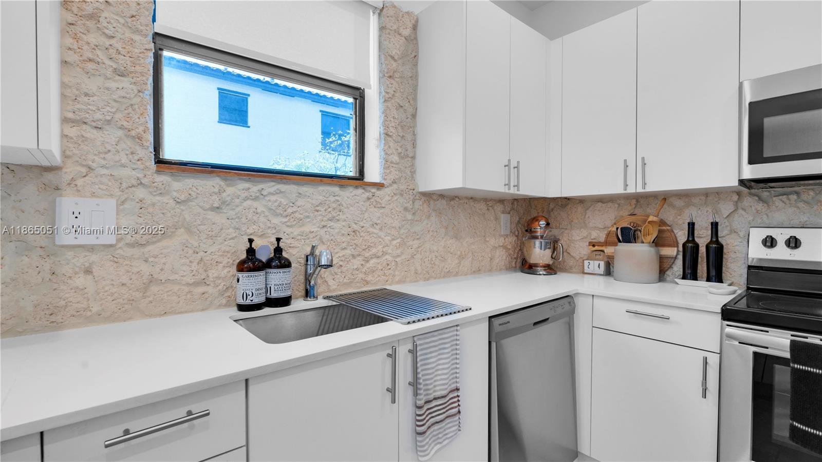 Подробнее 11922 3 / 3 1442 кв.футов $ 2025-08-25 0 Фото