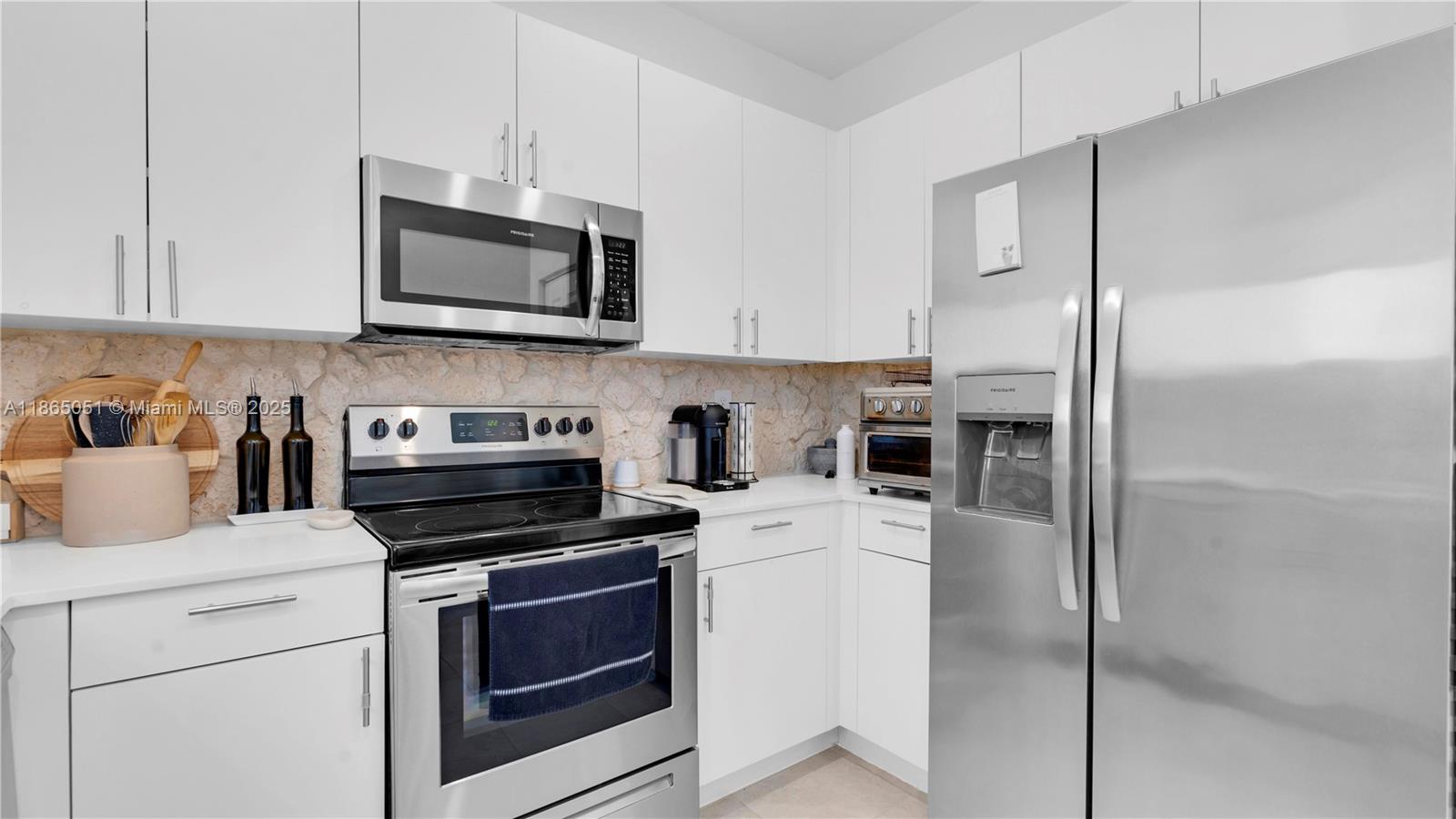 Подробнее 11922 3 / 3 1442 кв.футов $ 2025-08-25 0 Фото