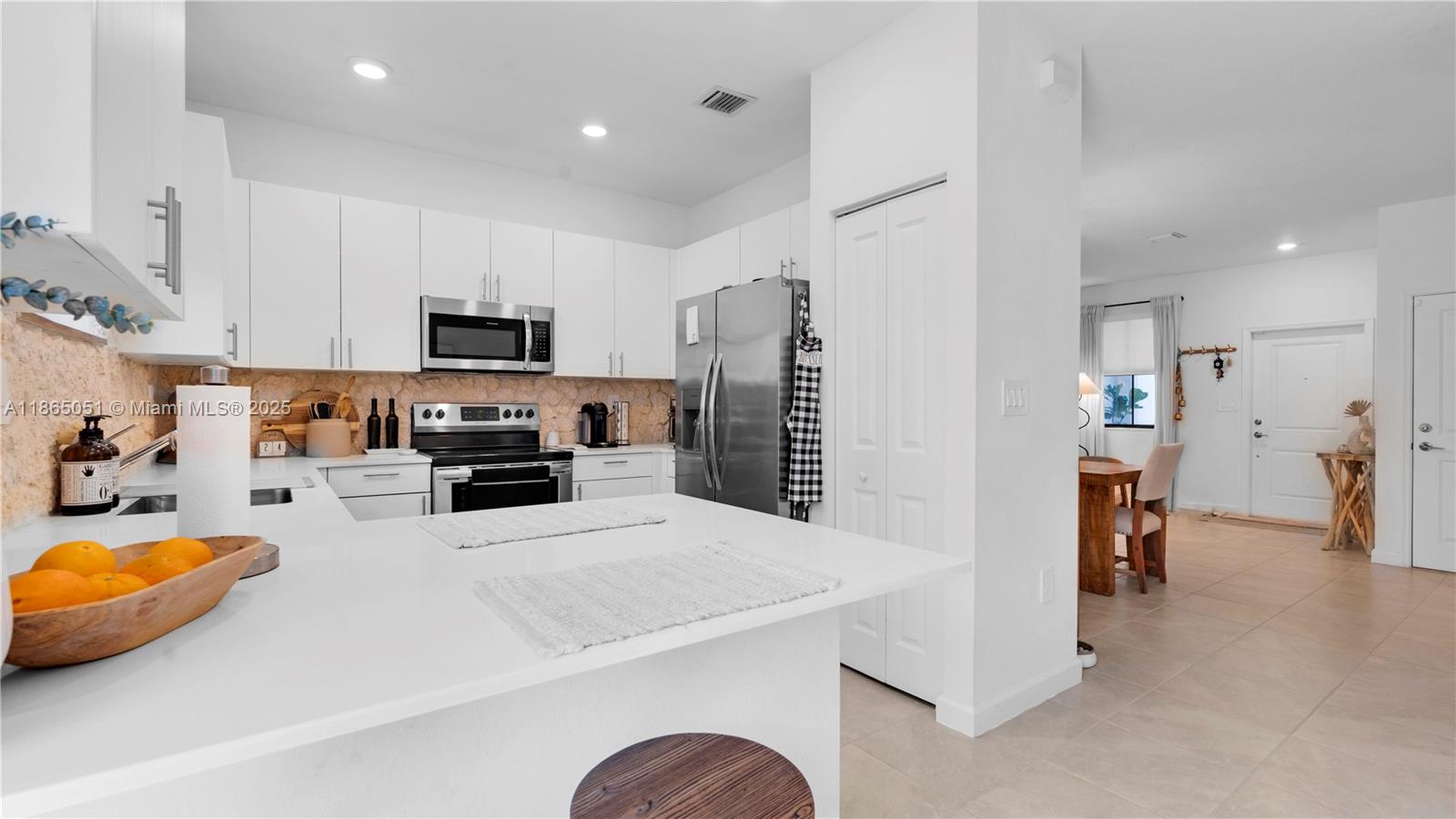 Подробнее 11922 3 / 3 1442 кв.футов $ 2025-08-25 0 Фото