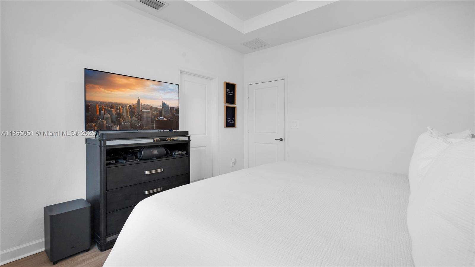 Подробнее 11922 3 / 3 1442 кв.футов $ 2025-08-25 0 Фото