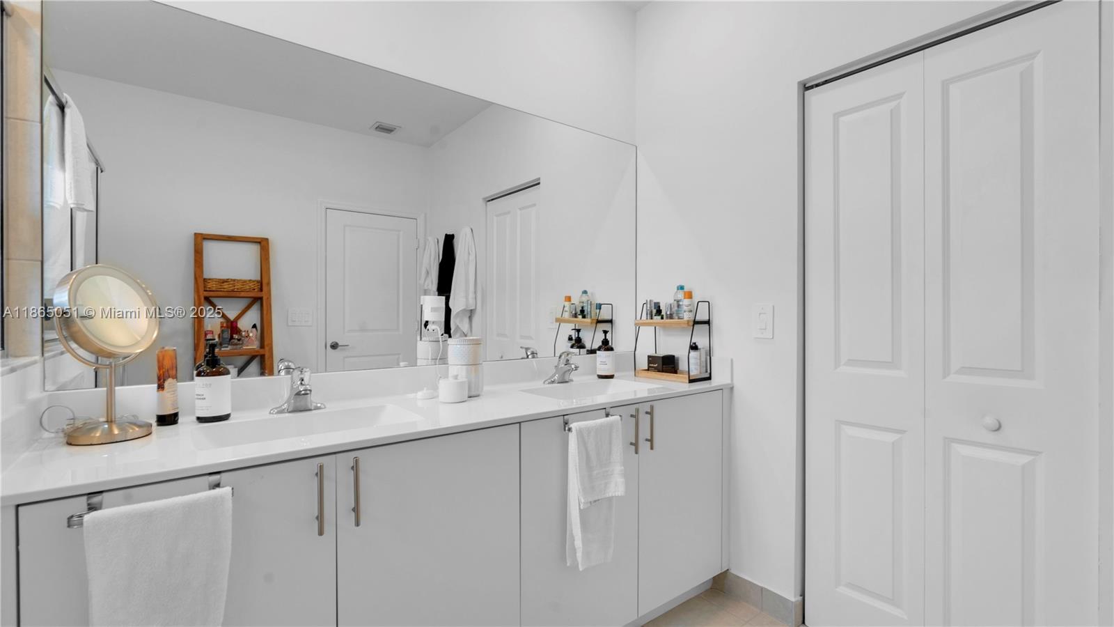 Подробнее 11922 3 / 3 1442 кв.футов $ 2025-08-25 0 Фото