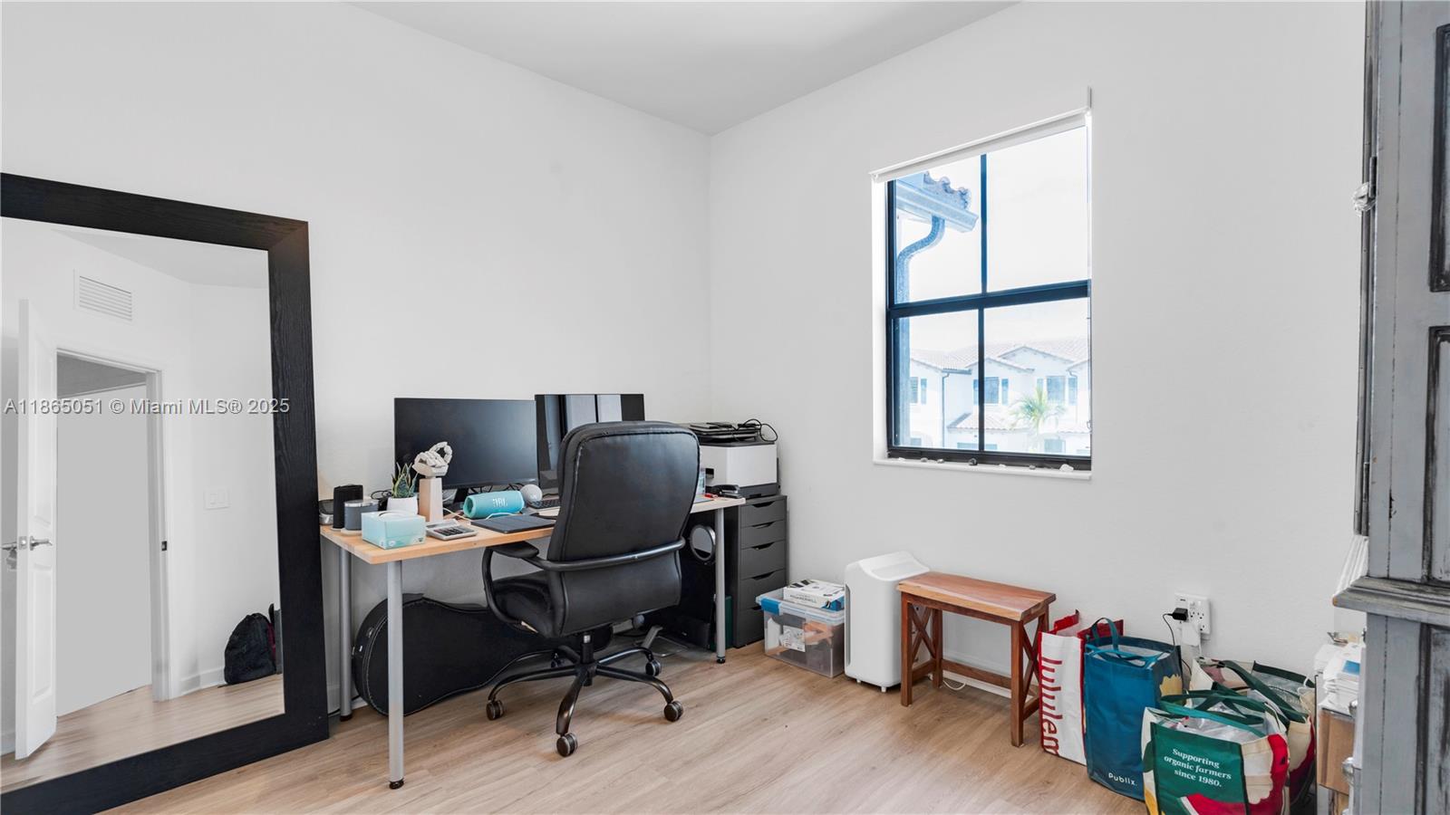 Подробнее 11922 3 / 3 1442 кв.футов $ 2025-08-25 0 Фото