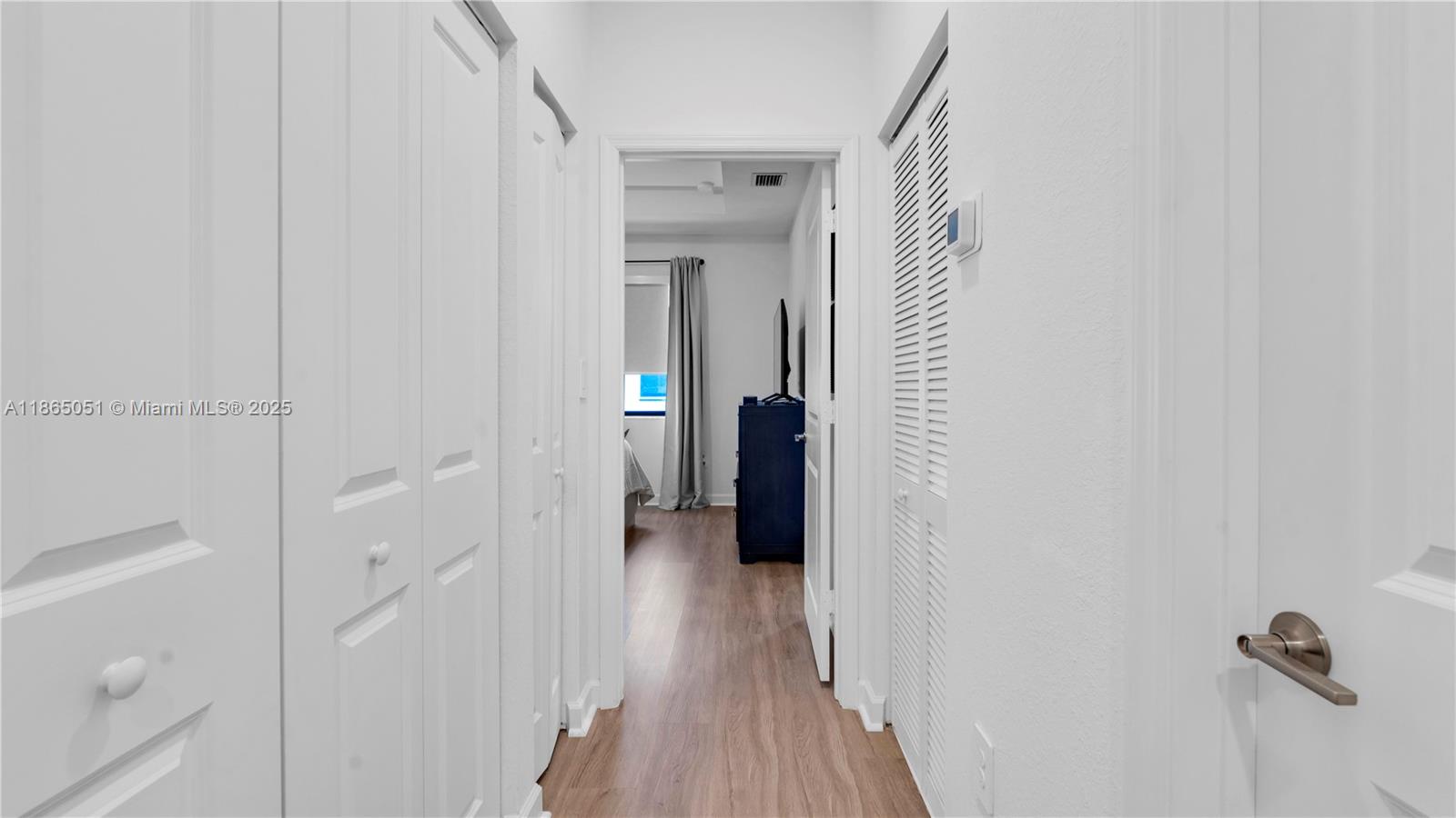 Подробнее 11922 3 / 3 1442 кв.футов $ 2025-08-25 0 Фото