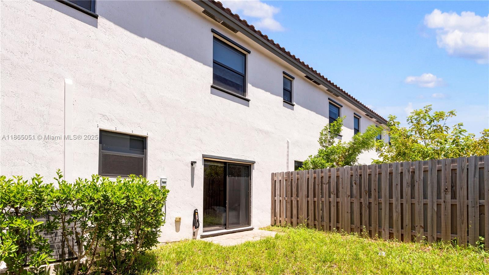 Подробнее 11922 3 / 3 1442 кв.футов $ 2025-08-25 0 Фото