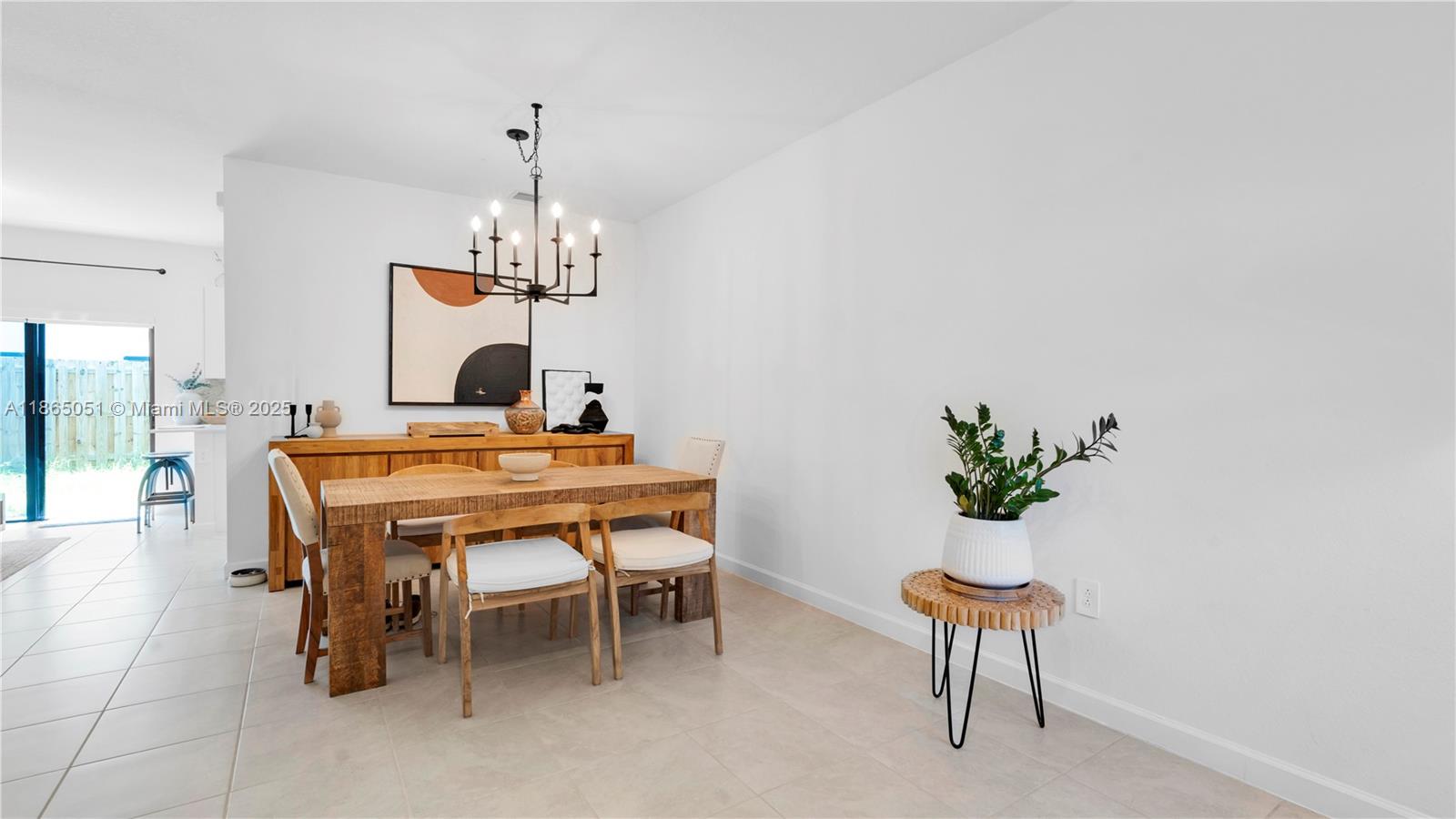 Подробнее 11922 3 / 3 1442 кв.футов $ 2025-08-25 0 Фото