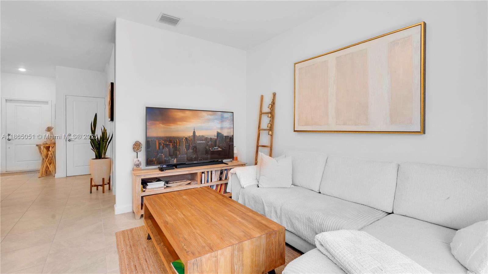 Подробнее 11922 3 / 3 1442 кв.футов $ 2025-08-25 0 Фото