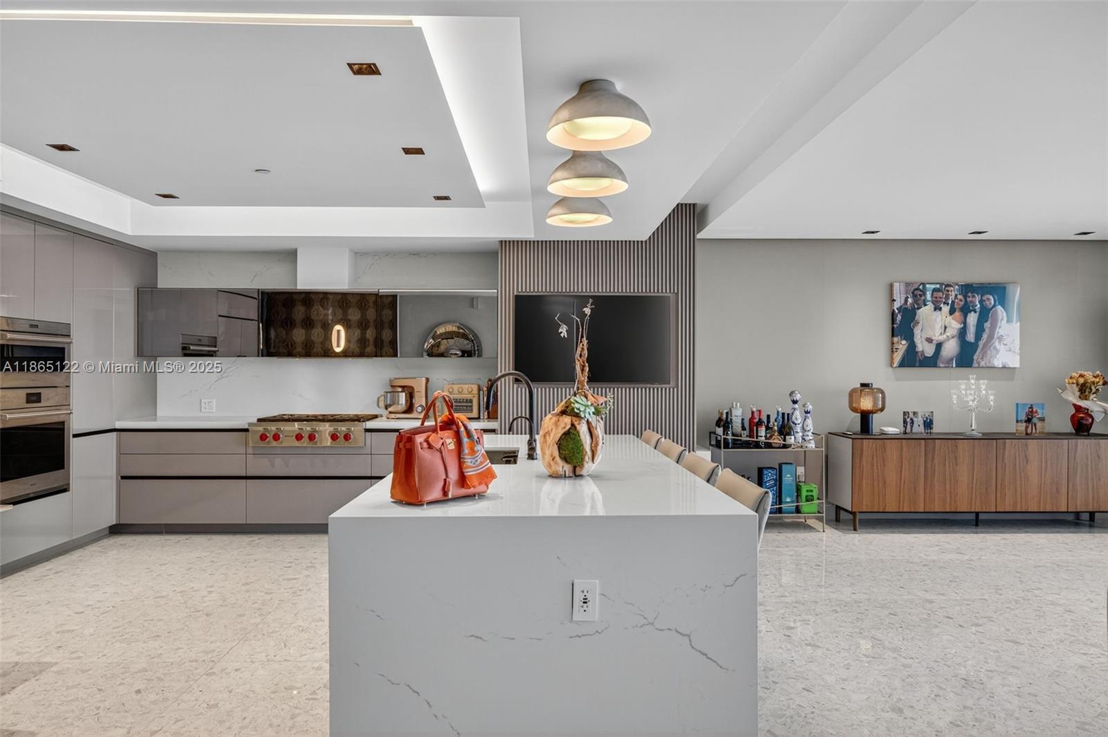 707 3 / 4 2840 sq. ft. $ 2025-08-25 0 foto