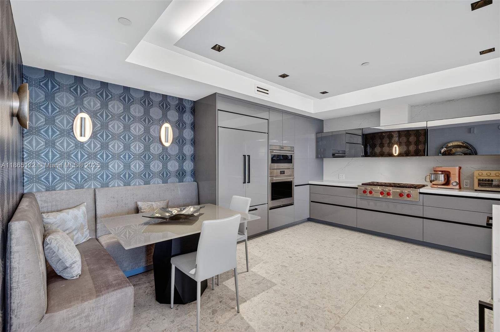 707 3 / 4 2840 sq. ft. $ 2025-08-25 0 foto