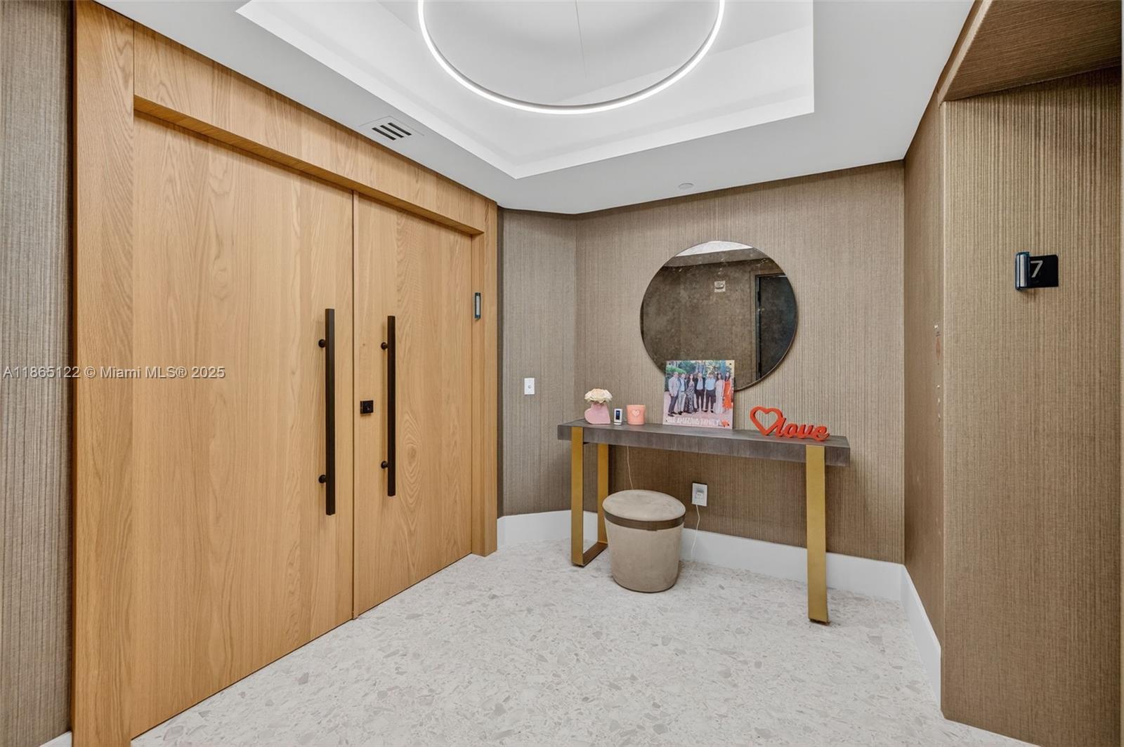 707 3 / 4 2840 sq. ft. $ 2025-08-25 0 foto