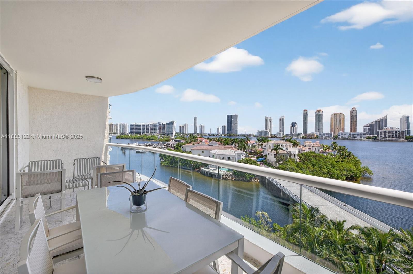707 3 / 4 2840 sq. ft. $ 2025-08-25 0 foto