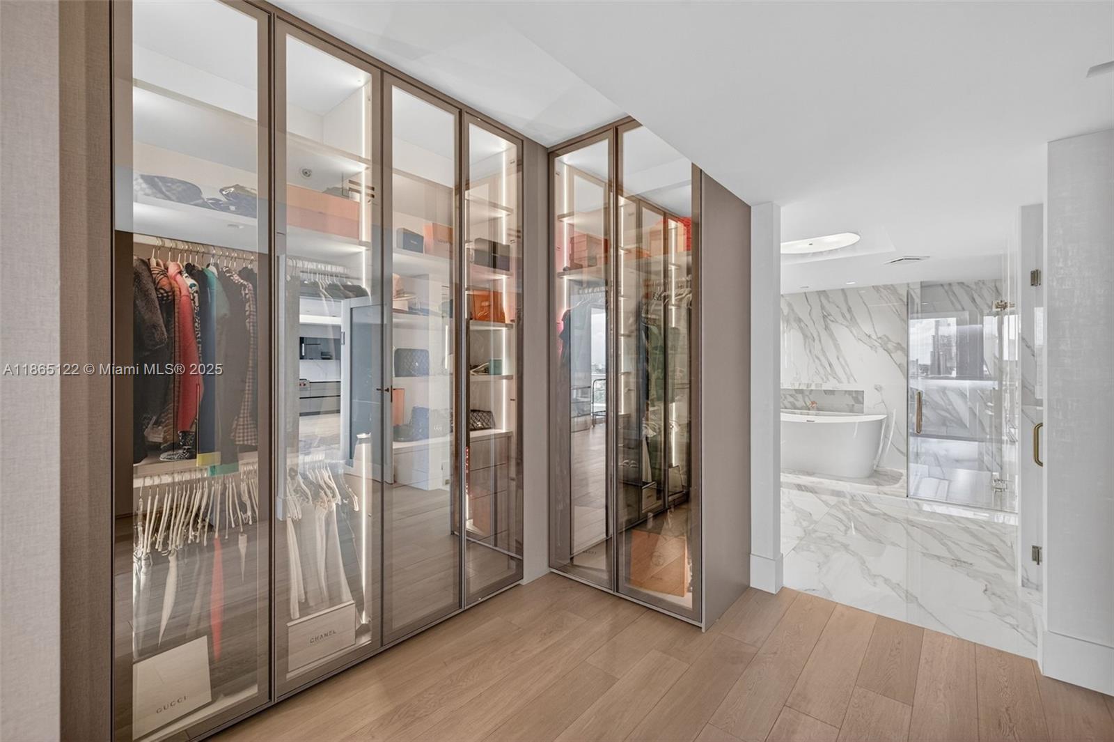 707 3 / 4 2840 sq. ft. $ 2025-08-25 0 foto