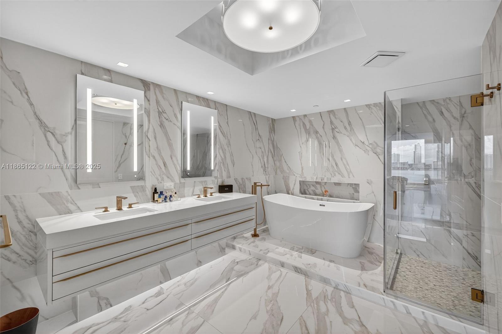 707 3 / 4 2840 sq. ft. $ 2025-08-25 0 foto