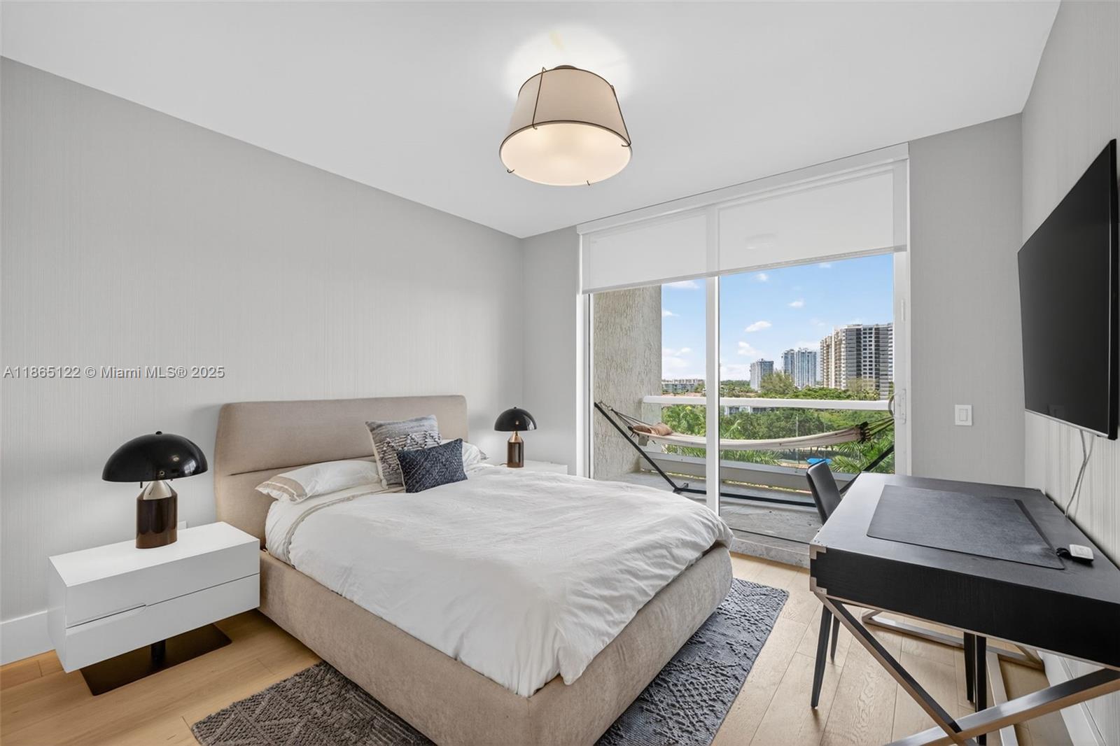 707 3 / 4 2840 sq. ft. $ 2025-08-25 0 foto