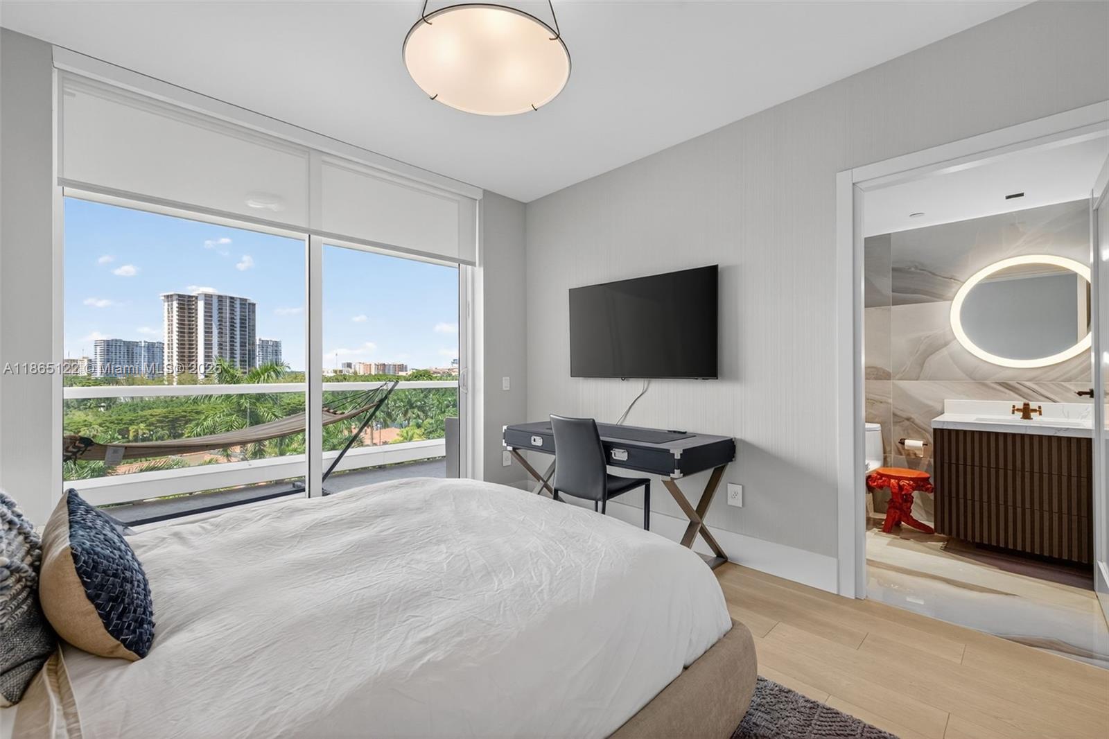 707 3 / 4 2840 sq. ft. $ 2025-08-25 0 foto