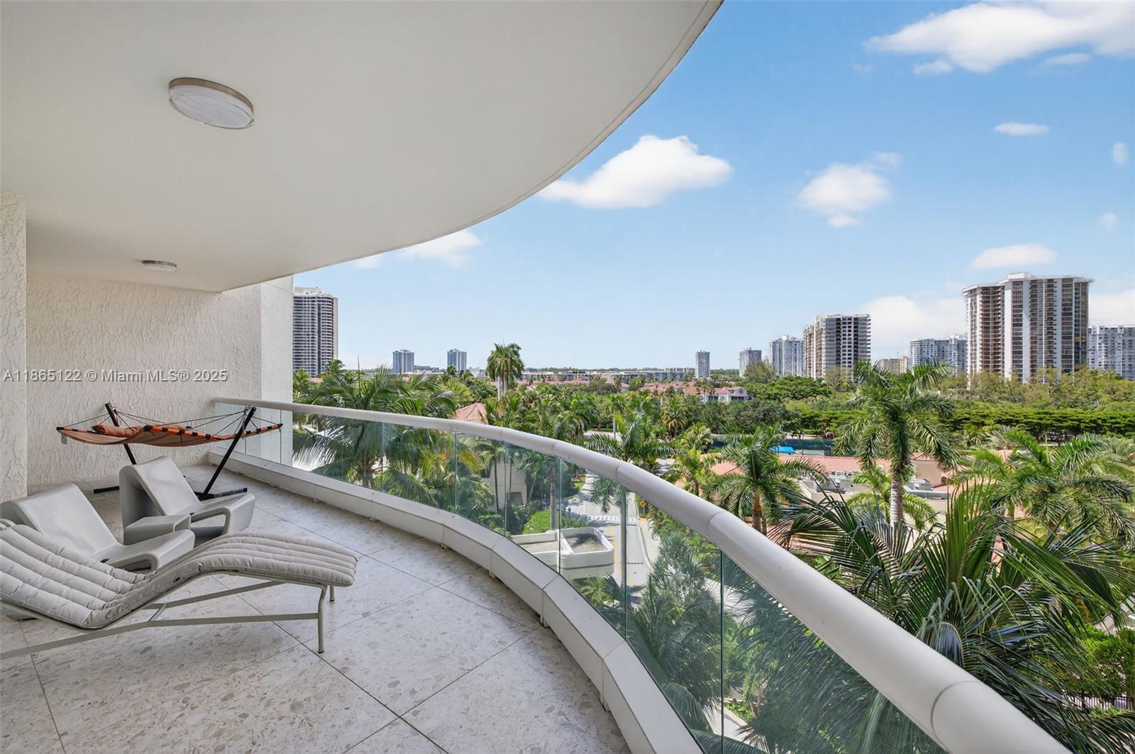 707 3 / 4 2840 sq. ft. $ 2025-08-25 0 foto