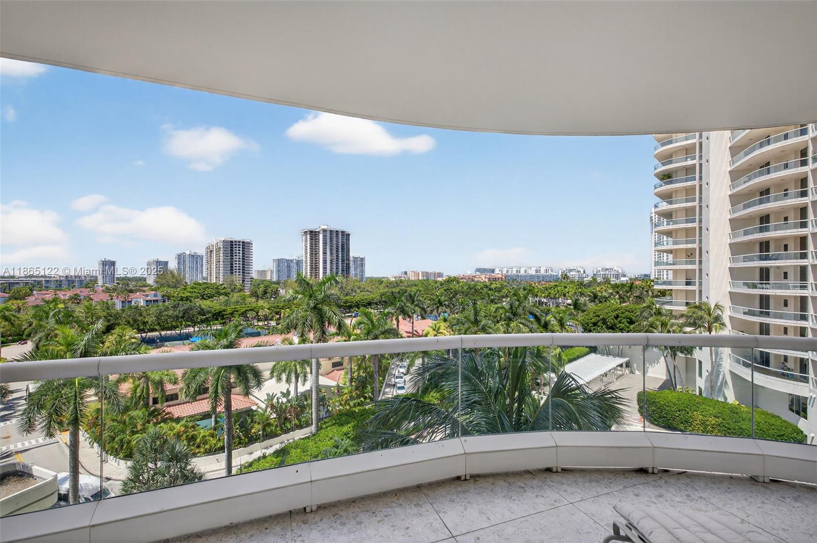 707 3 / 4 2840 sq. ft. $ 2025-08-25 0 foto