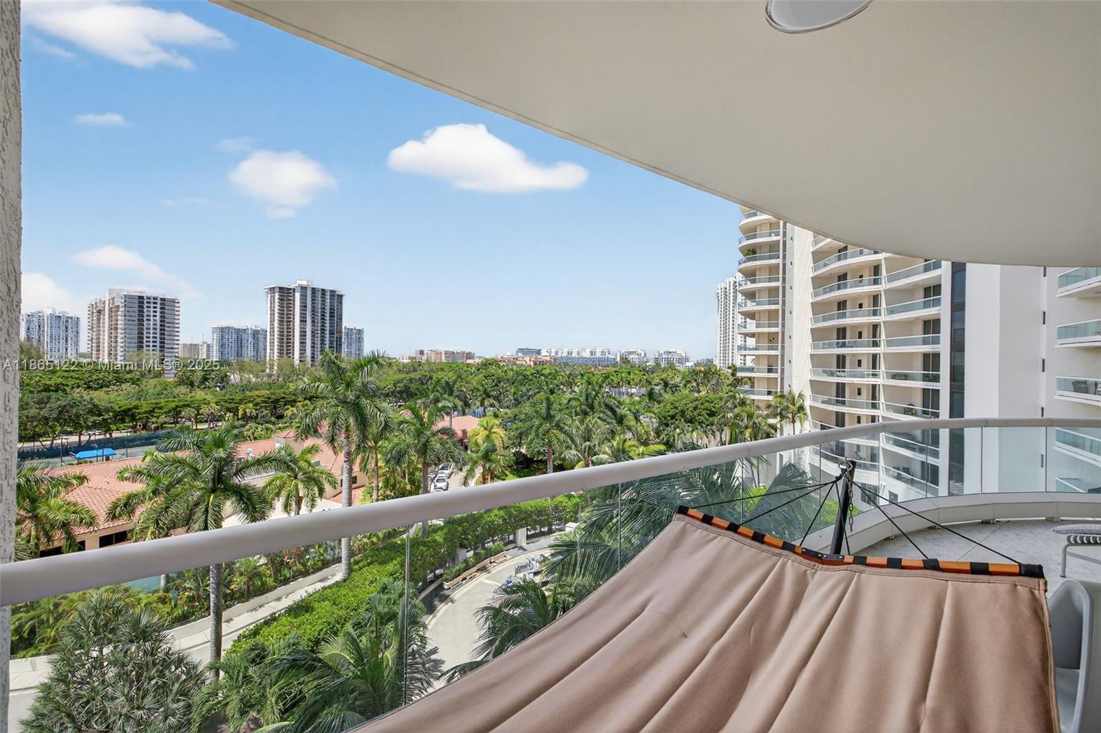 707 3 / 4 2840 sq. ft. $ 2025-08-25 0 foto