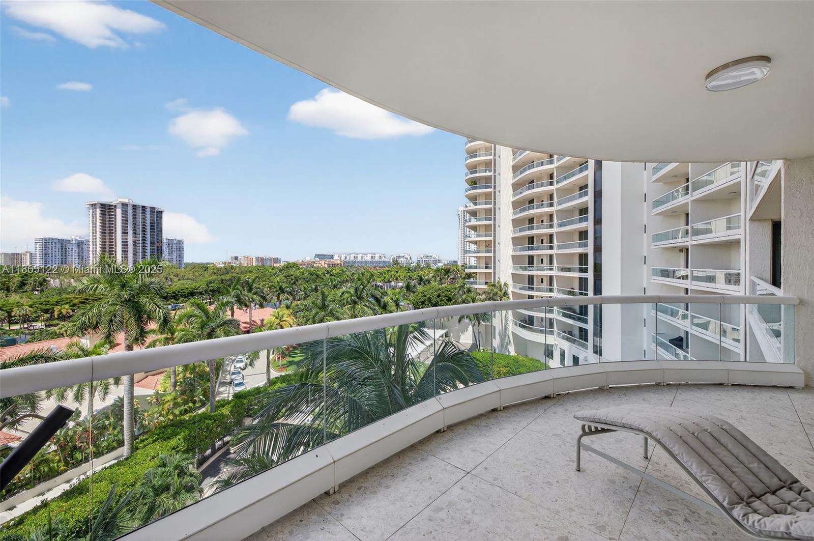 707 3 / 4 2840 sq. ft. $ 2025-08-25 0 foto