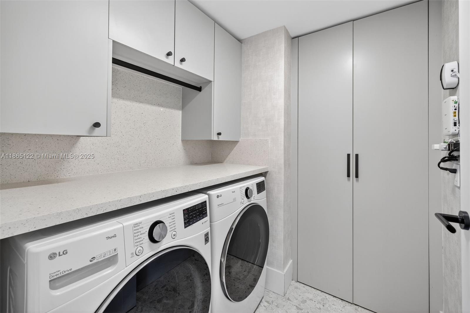 707 3 / 4 2840 sq. ft. $ 2025-08-25 0 foto