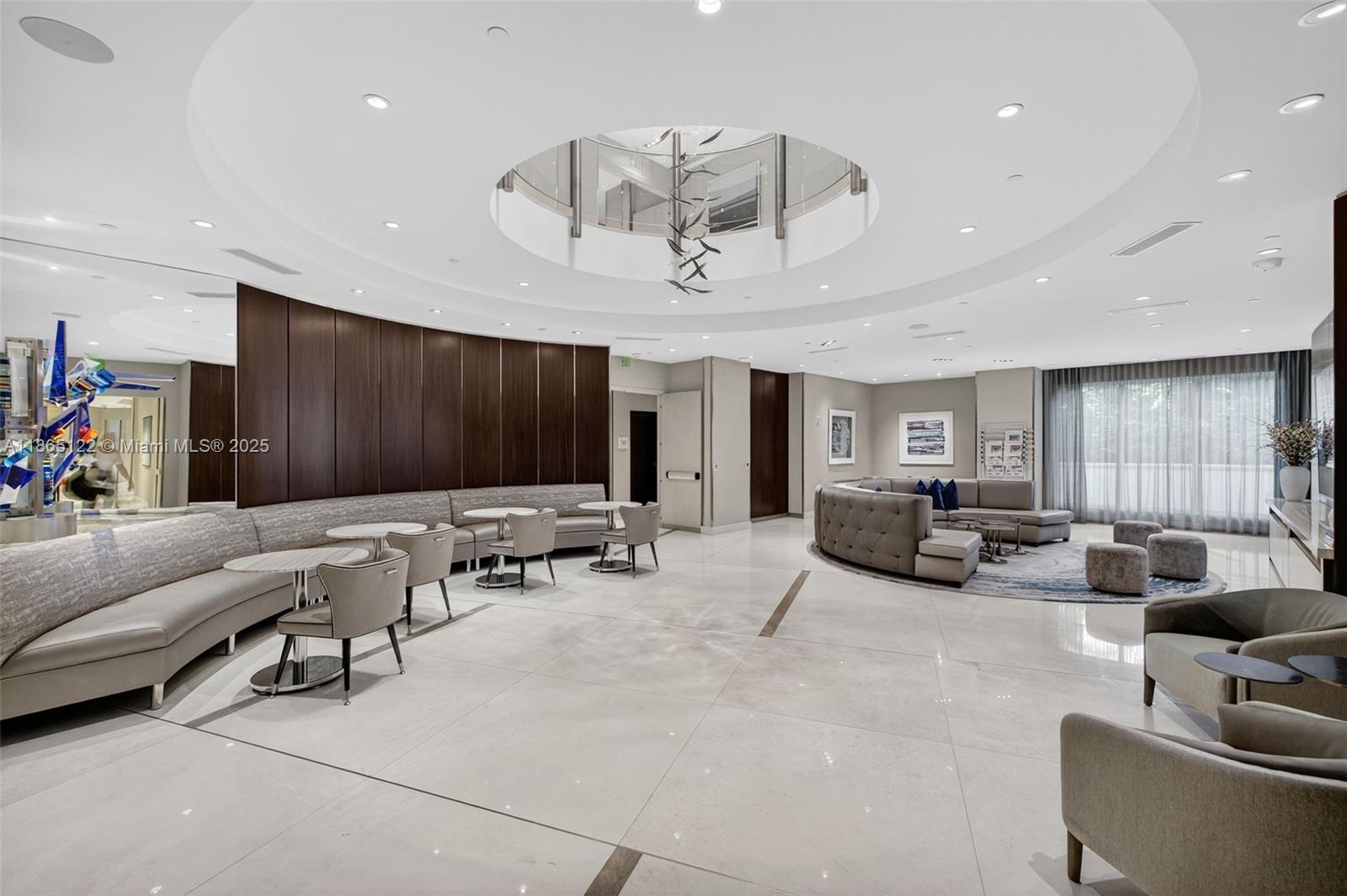 707 3 / 4 2840 sq. ft. $ 2025-08-25 0 foto