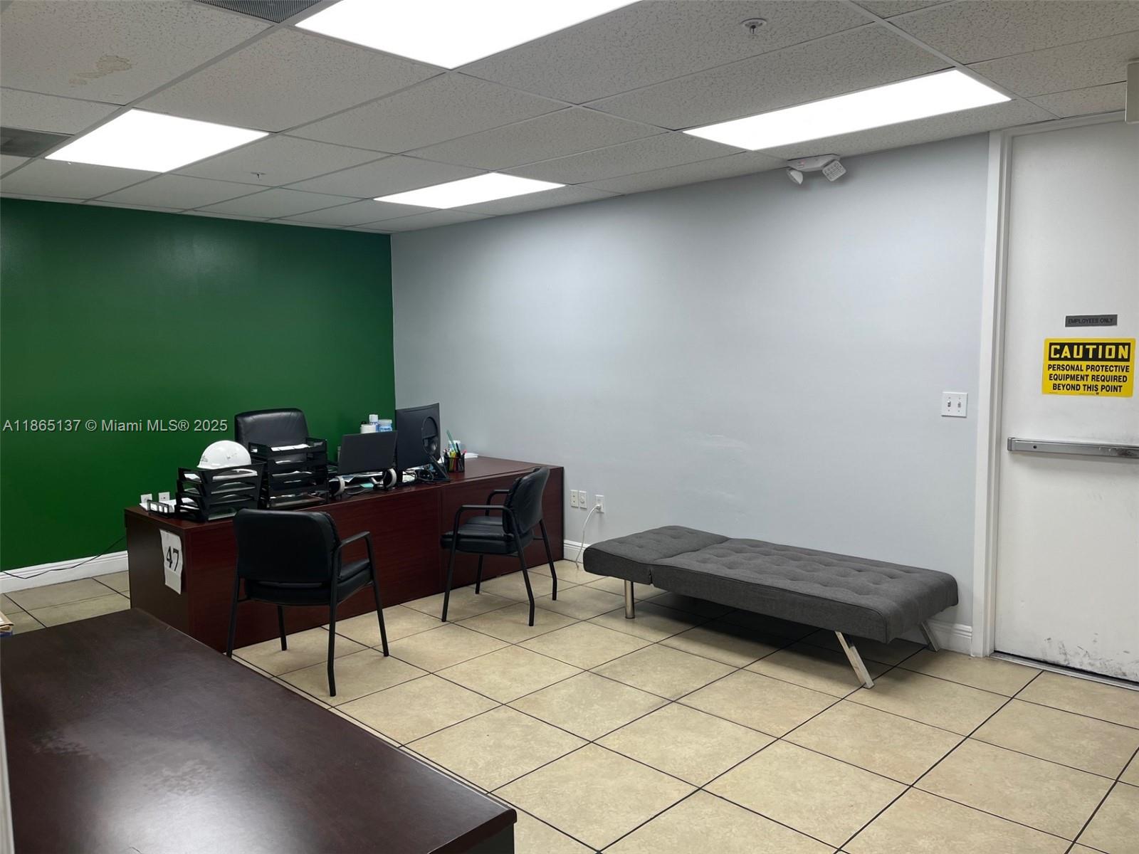  /   sq. ft. $ 2025-08-25 0 foto