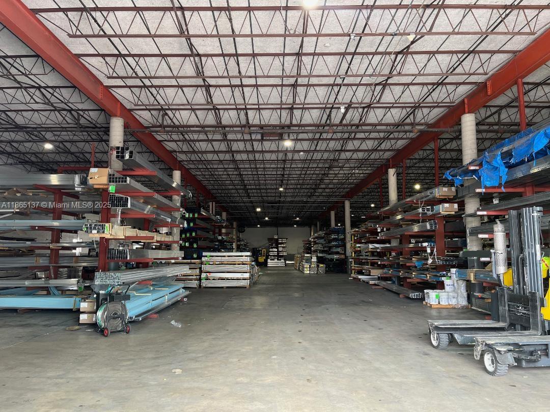   /   sq. ft. $ 2025-08-25 0 foto