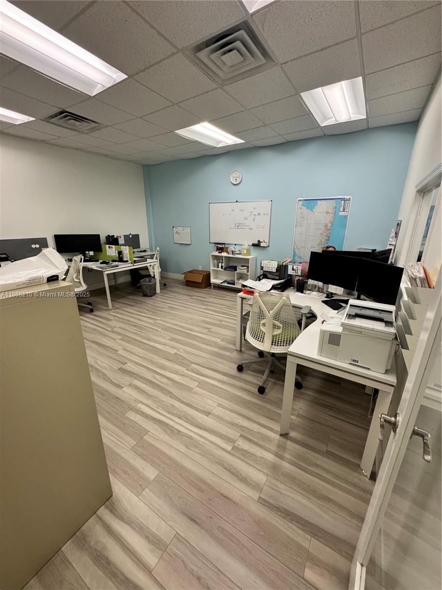 See details 3 / sq. ft. $ 2025-08-26 0 Photo