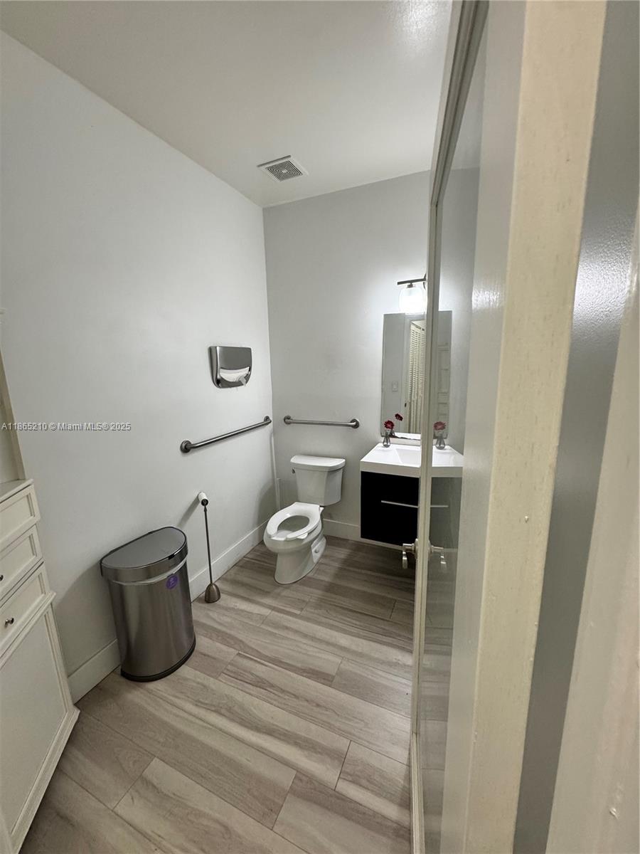 See details 3 / sq. ft. $ 2025-08-26 0 Photo