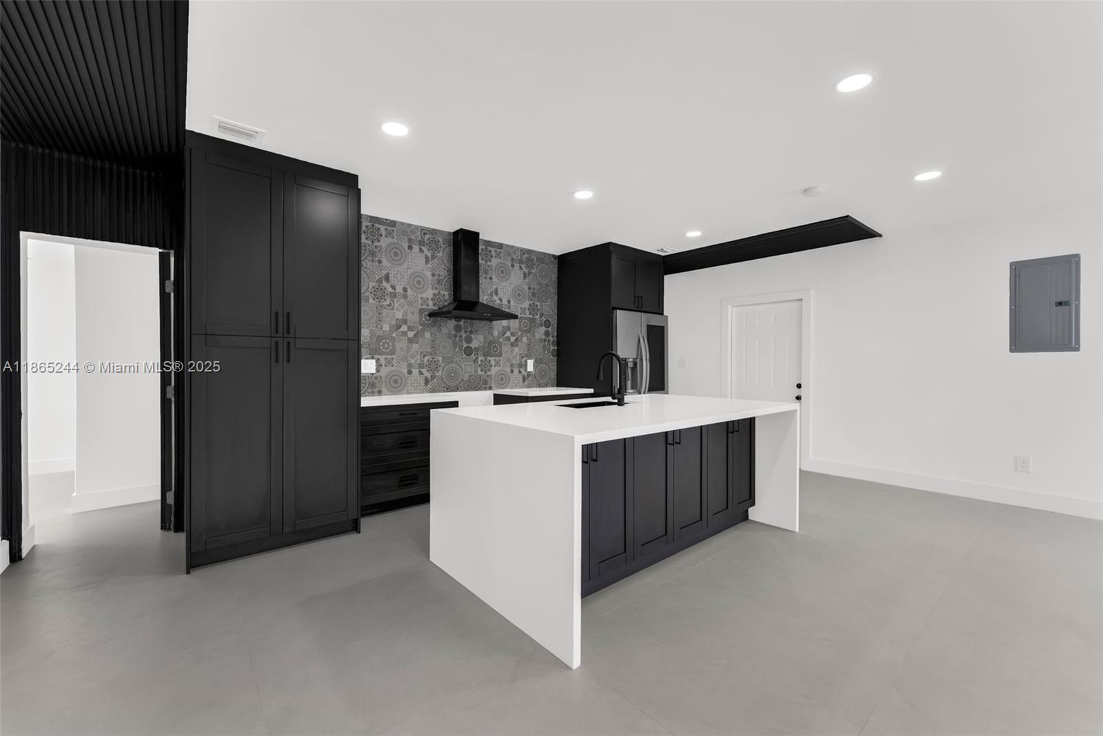 See details / 1612 sq. ft. $ 2025-08-25 0 Photo