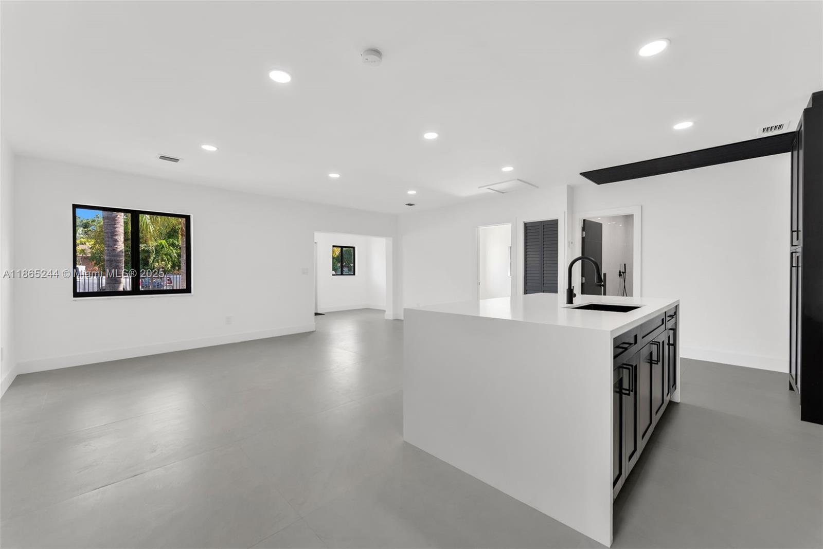 See details / 1612 sq. ft. $ 2025-08-25 0 Photo