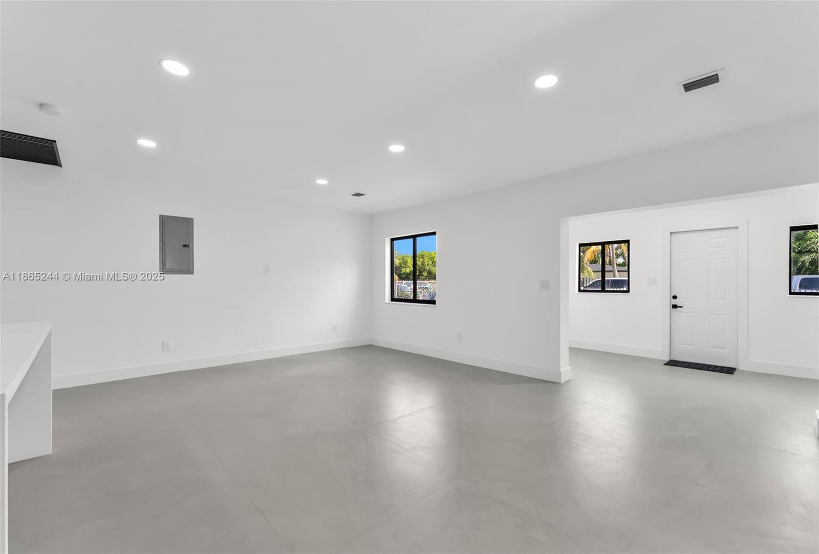 See details / 1612 sq. ft. $ 2025-08-25 0 Photo