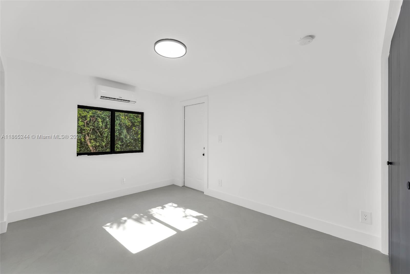See details / 1612 sq. ft. $ 2025-08-25 0 Photo