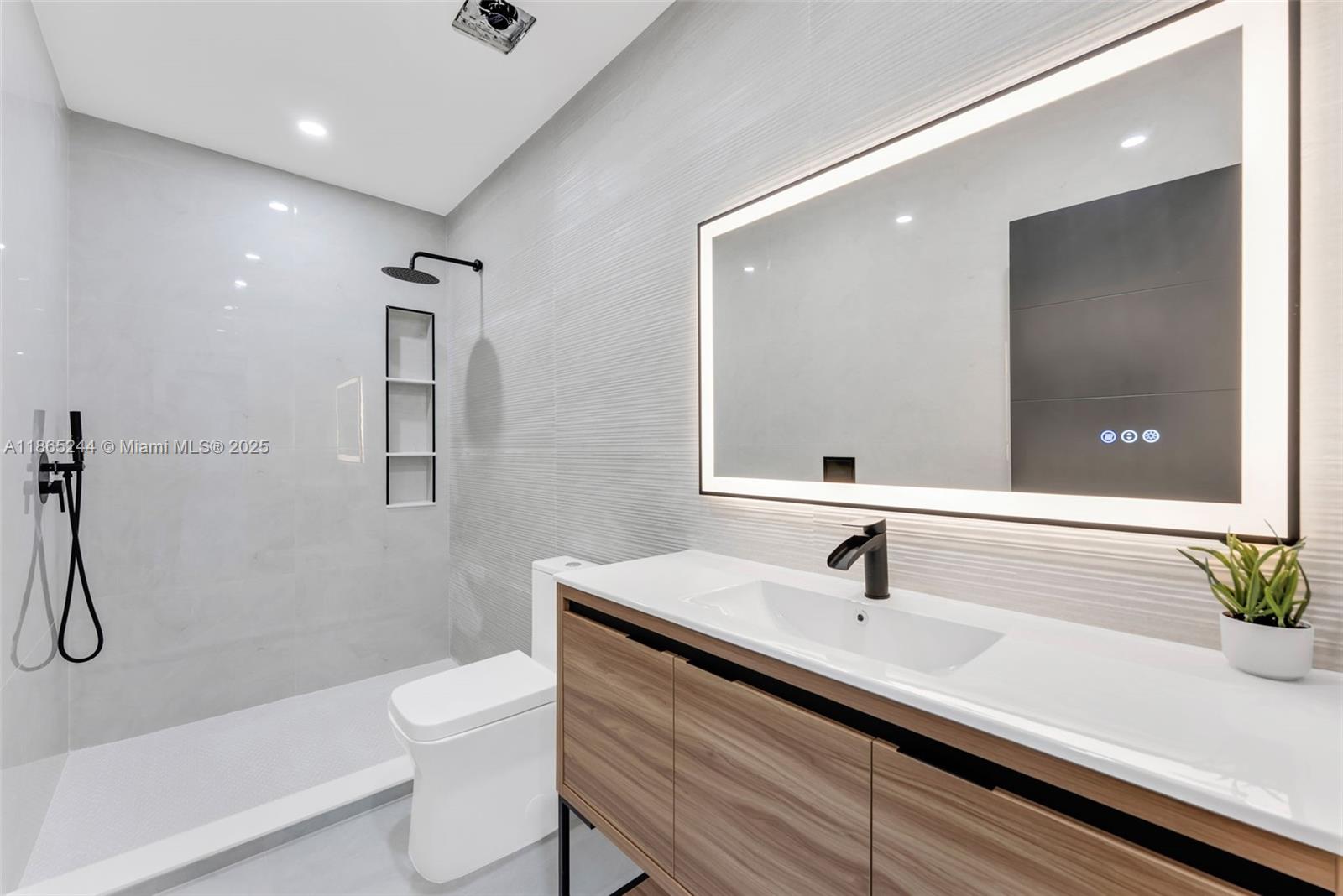 See details / 1612 sq. ft. $ 2025-08-25 0 Photo